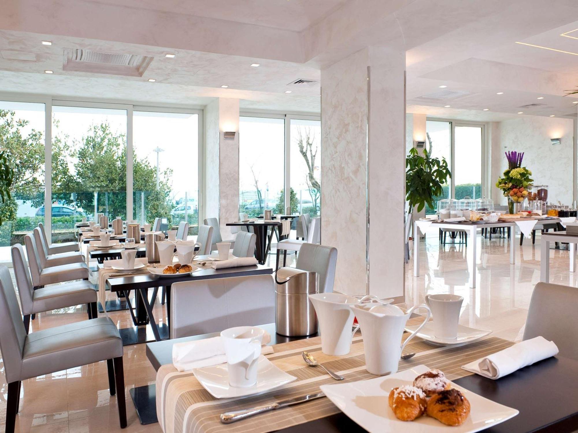 Mercure Hotel Rimini Artis Экстерьер фото