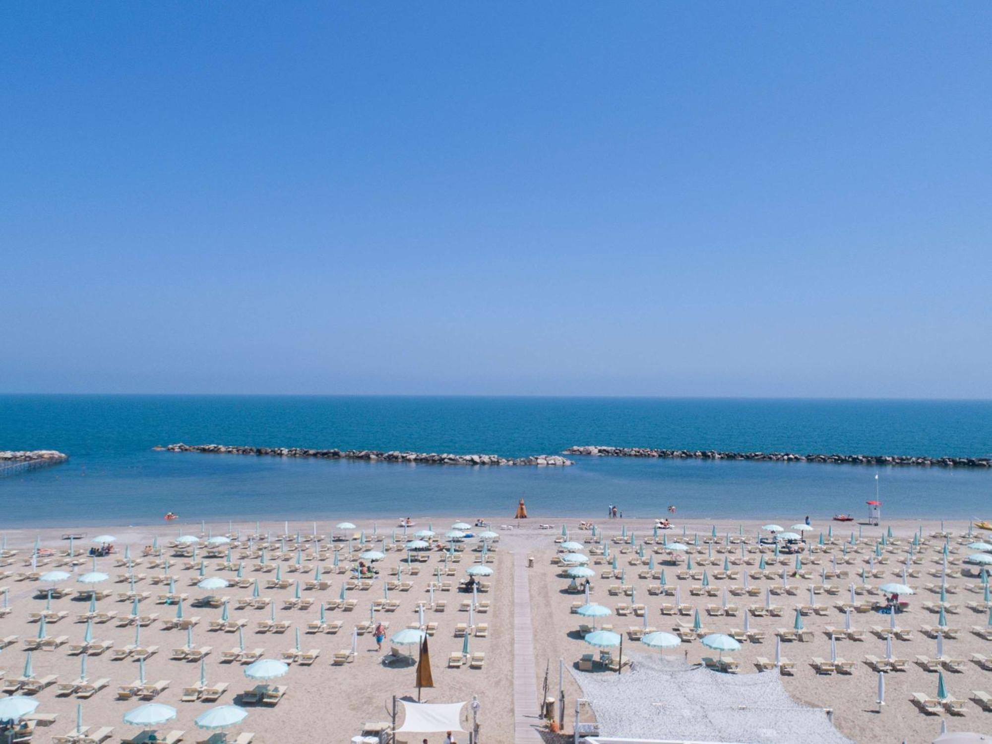 Mercure Hotel Rimini Artis Экстерьер фото