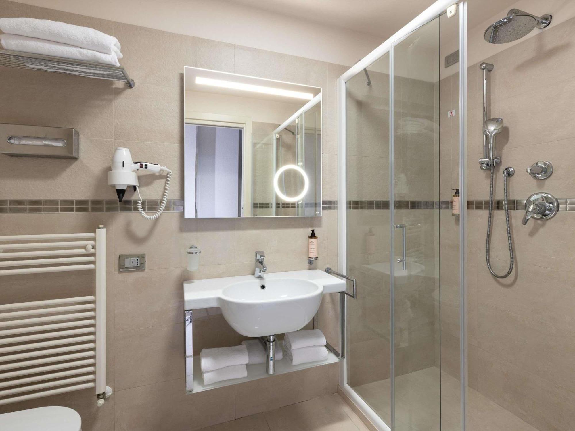 Mercure Hotel Rimini Artis Экстерьер фото