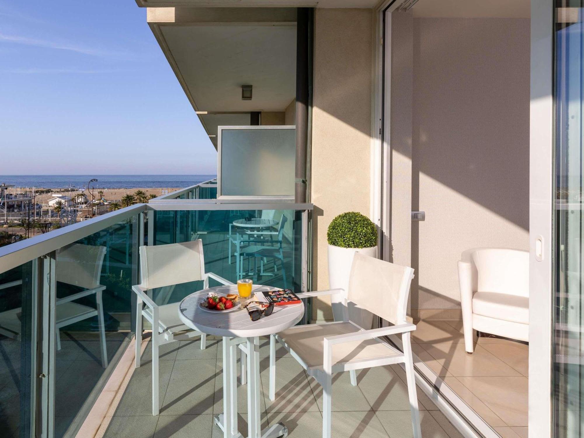 Mercure Hotel Rimini Artis Экстерьер фото
