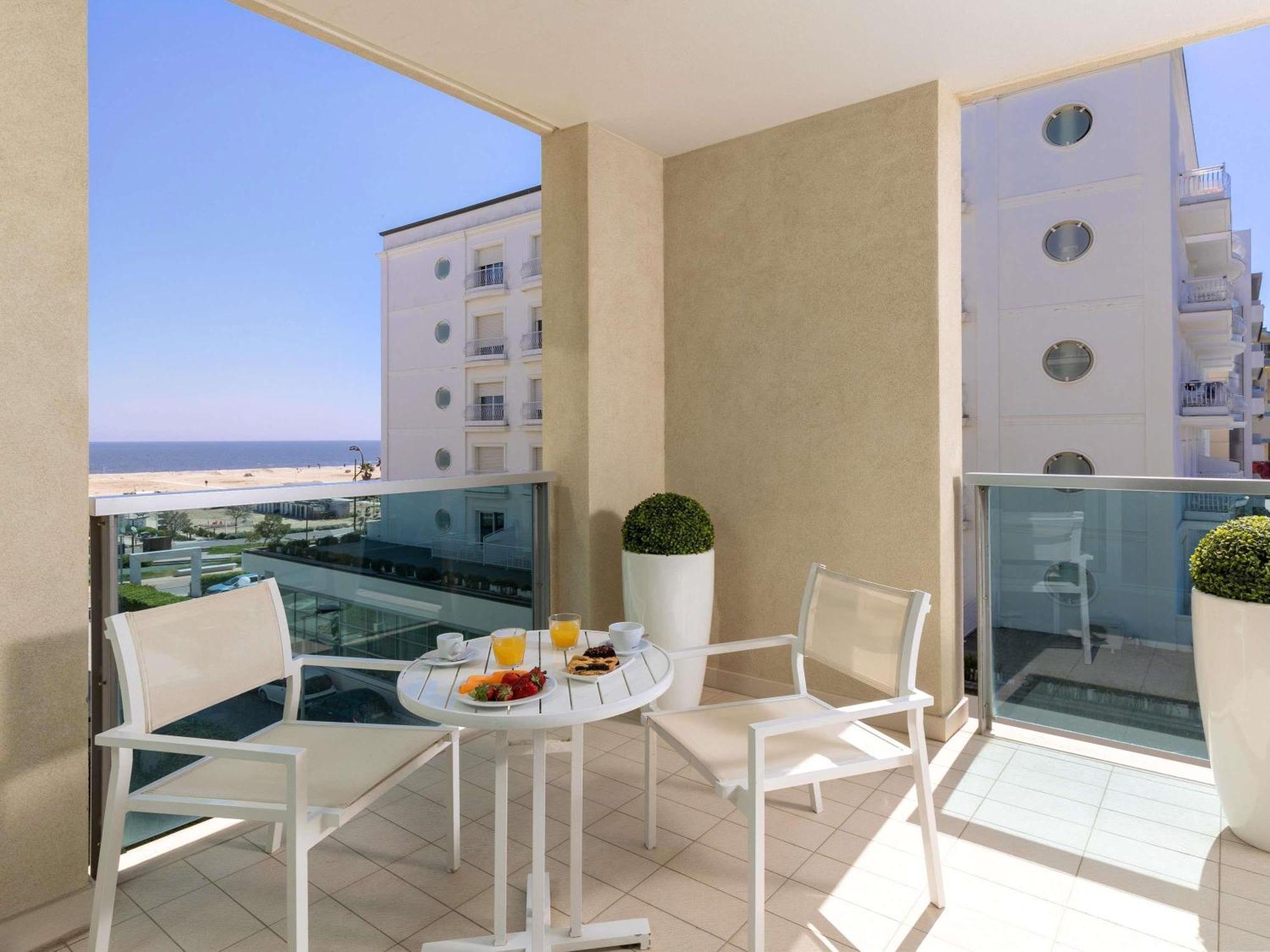 Mercure Hotel Rimini Artis Экстерьер фото