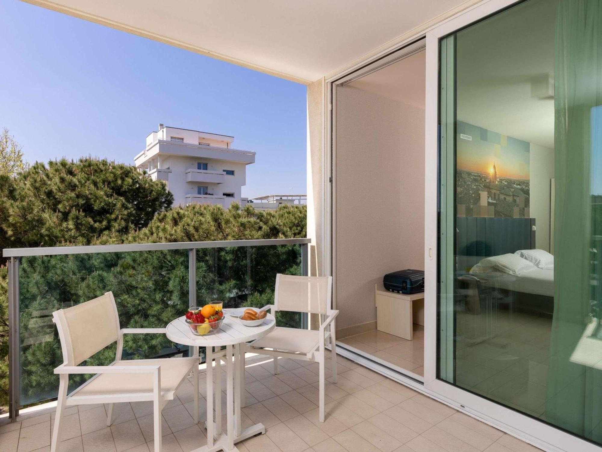 Mercure Hotel Rimini Artis Экстерьер фото