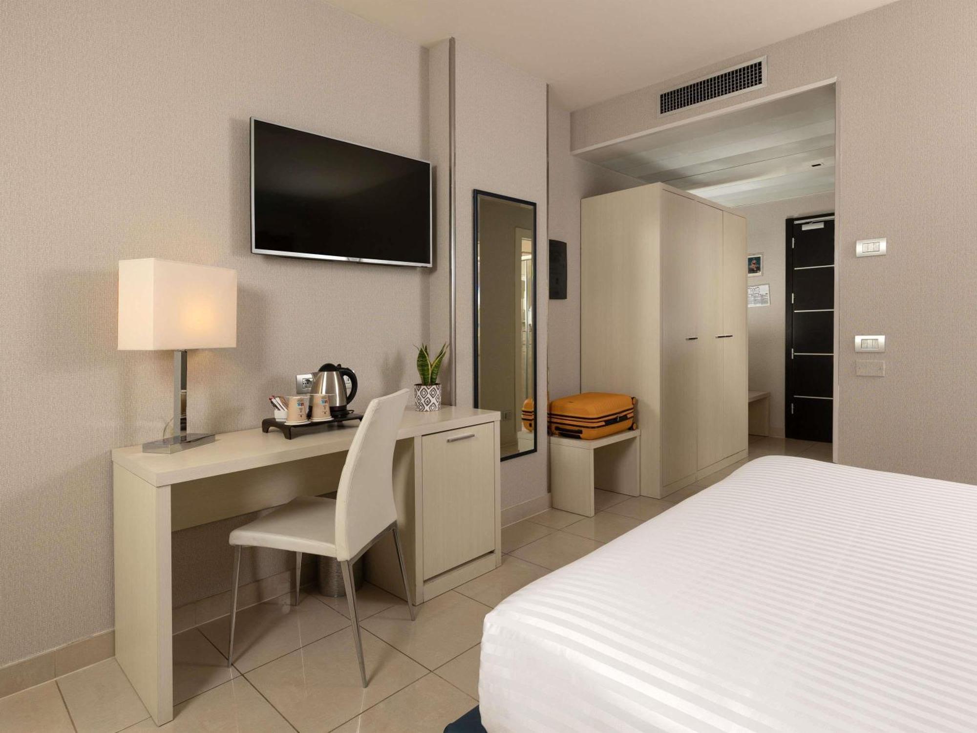 Mercure Hotel Rimini Artis Экстерьер фото
